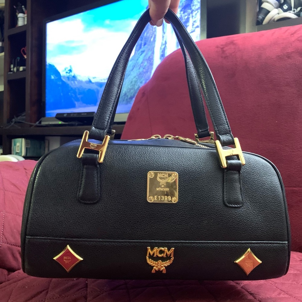💯 Authentic MCM Gold Studded Handbag in Black Calf Leather - Picture 13 of 16
